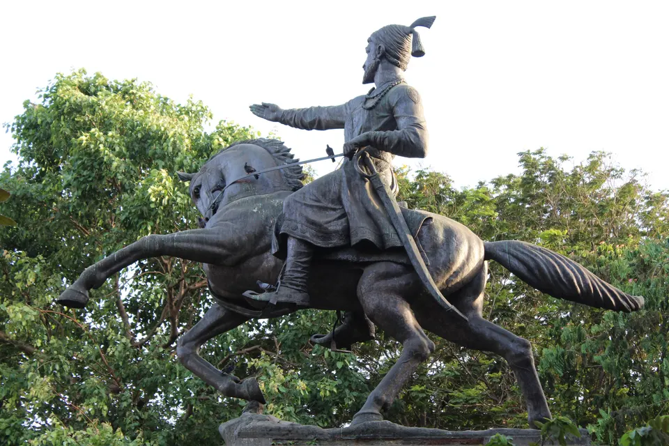 मुंबईतील शिवाजी पार्कवरील छत्रपती शिवाजी महाराजांचा अश्वारूढ पुतळा