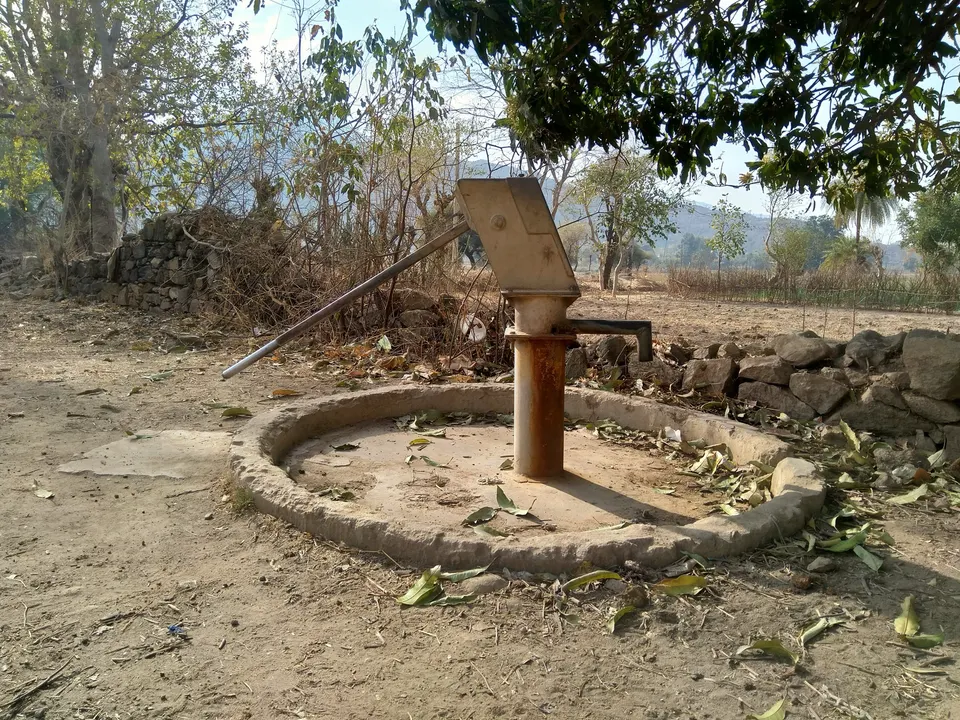 गावातील हातपंप