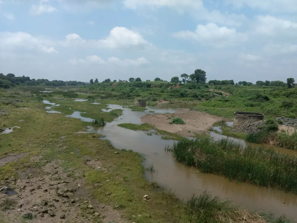 देऊळगाव मही परिसरातील खडकपूर्णा नदी