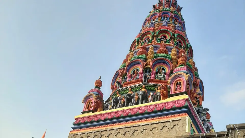 तुळजापूर येथील तुळजाभवानी मंदिराचे शिखर