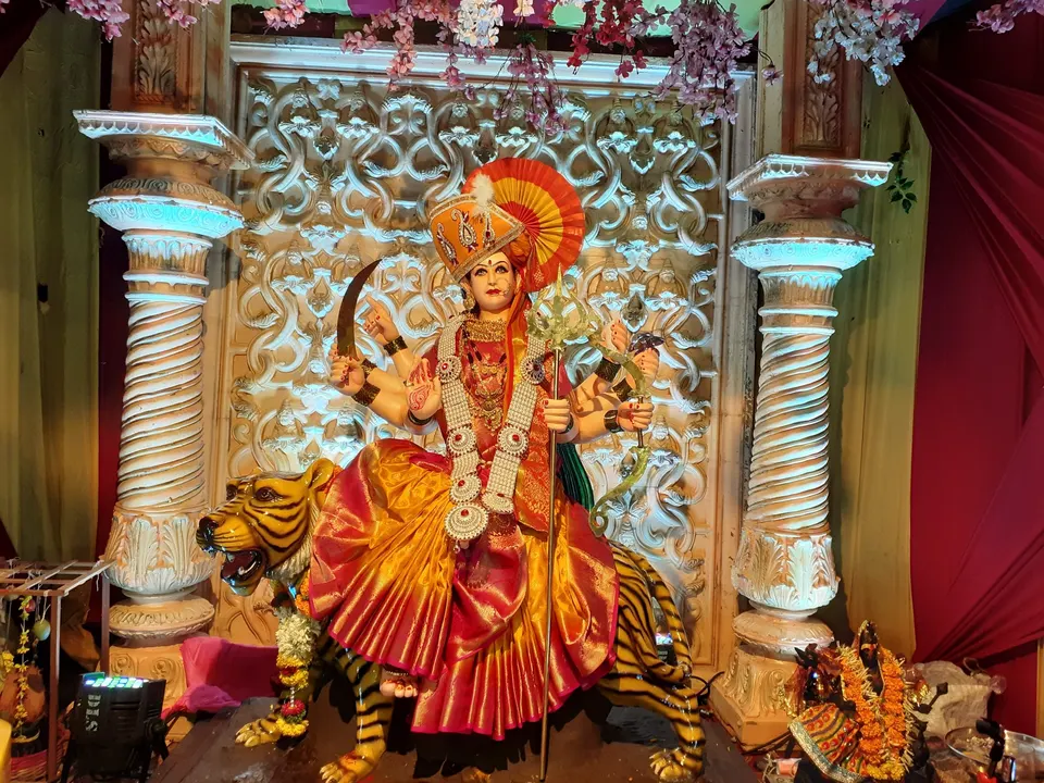 नवरात्रोत्सवातील देवीची मूर्ती