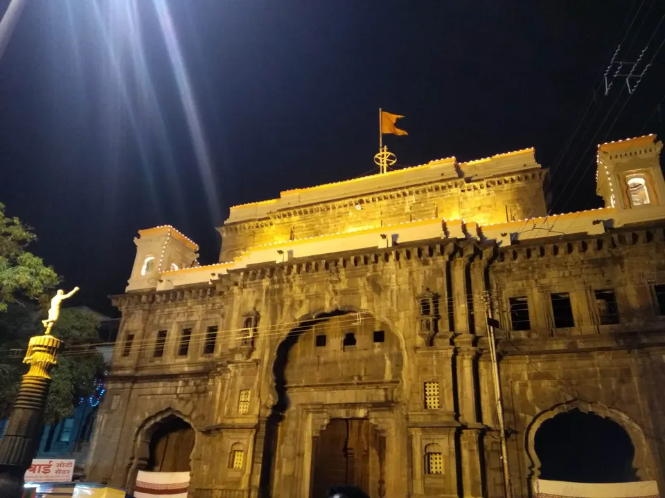 रात्रीच्या रोषणाईतील कोल्हापूरचा भवानी मंडप