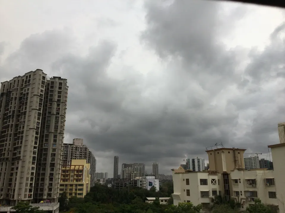 भांडुप पश्चिमेतील इमारती
