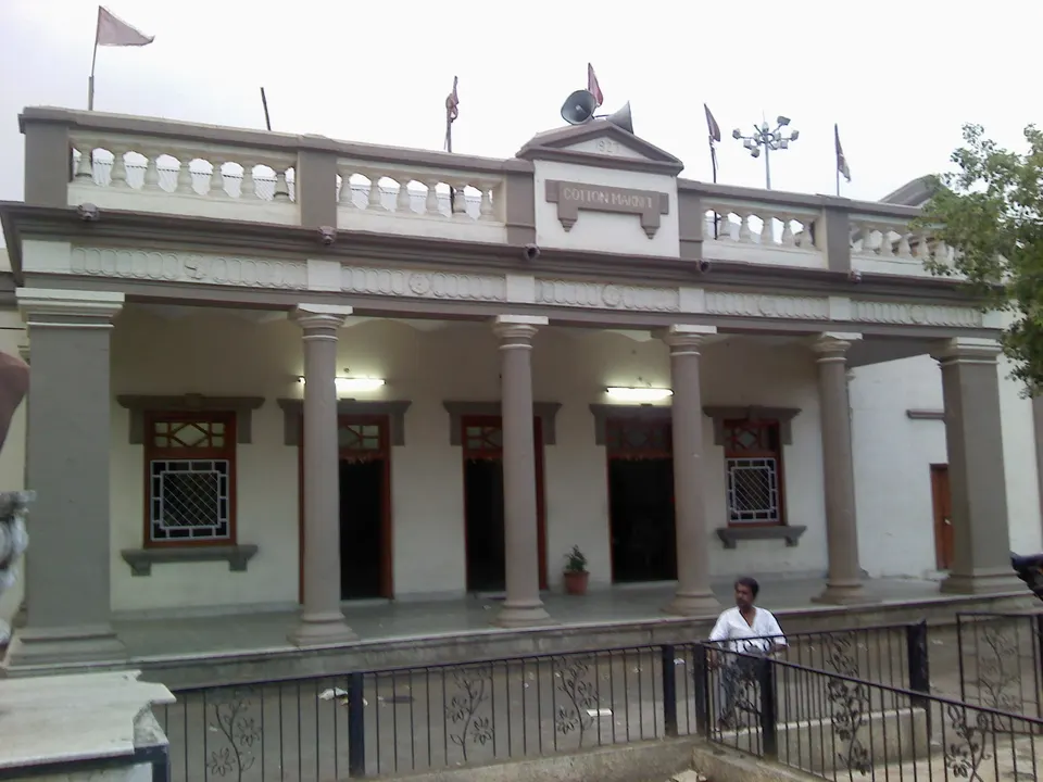 नागपूर येथील कापूस बाजाराची इमारत