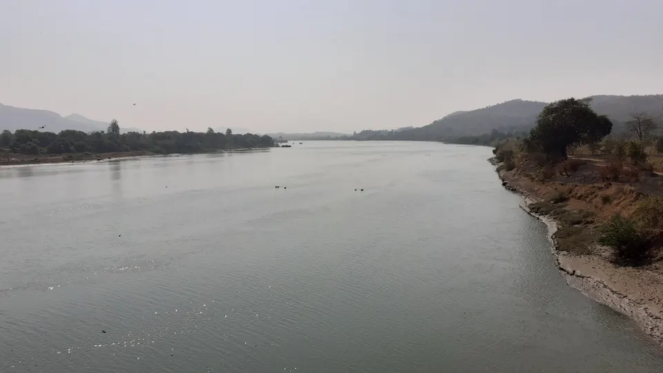 पालघर जिल्ह्यातील वैतरणा नदीचे पात्र