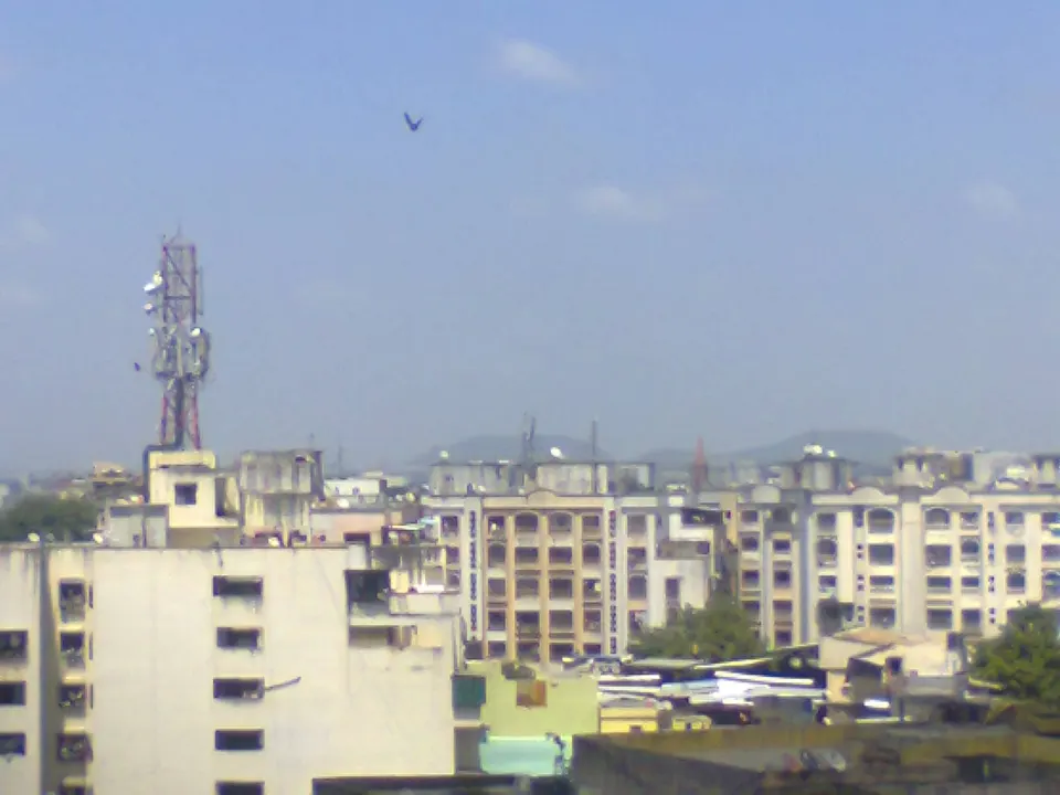 पुण्यातील निवासी इमारतींचे दृश्य